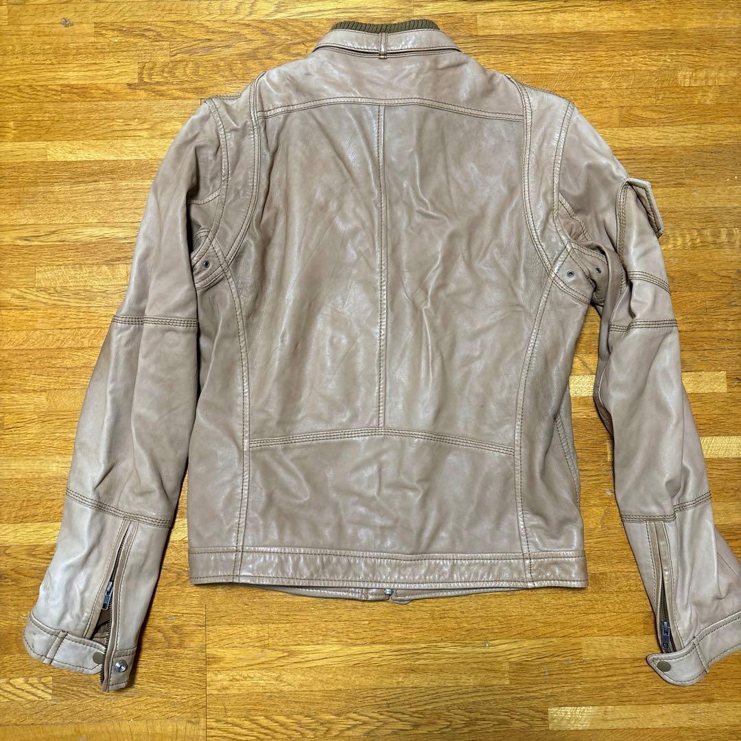 ディーゼル　ベージュ レザー シングルライダース　腕にシミあり！