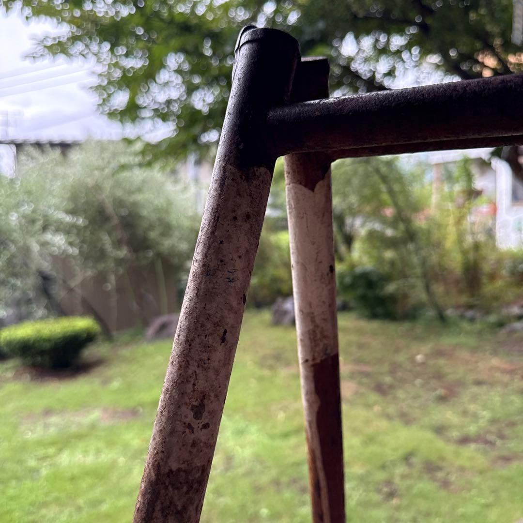 古道具　錆た古い脚立　ビンテージ　古びた鉄製　作業足場　昭和レトロ　オブジェ