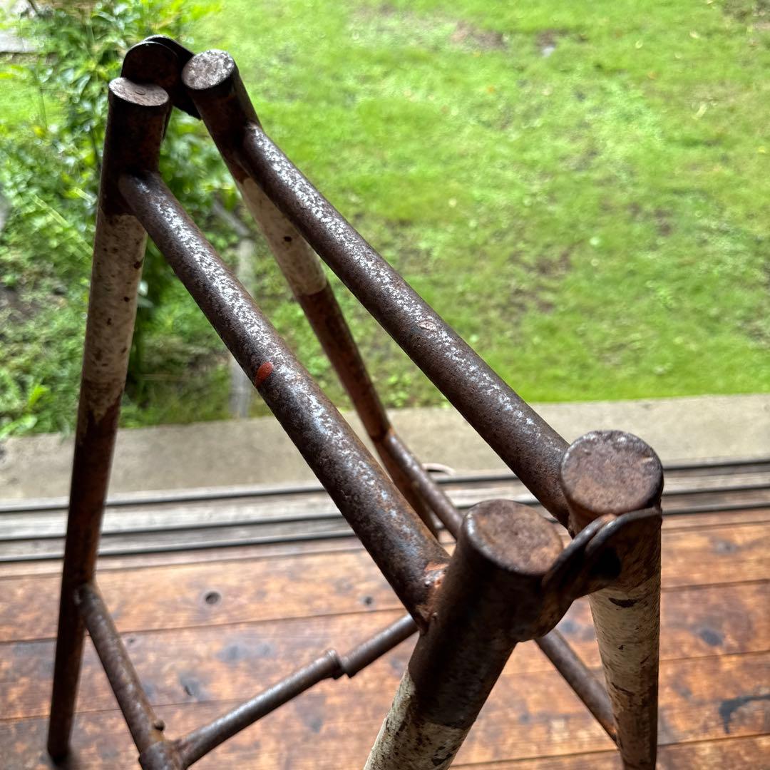 古道具　錆た古い脚立　ビンテージ　古びた鉄製　作業足場　昭和レトロ　オブジェ