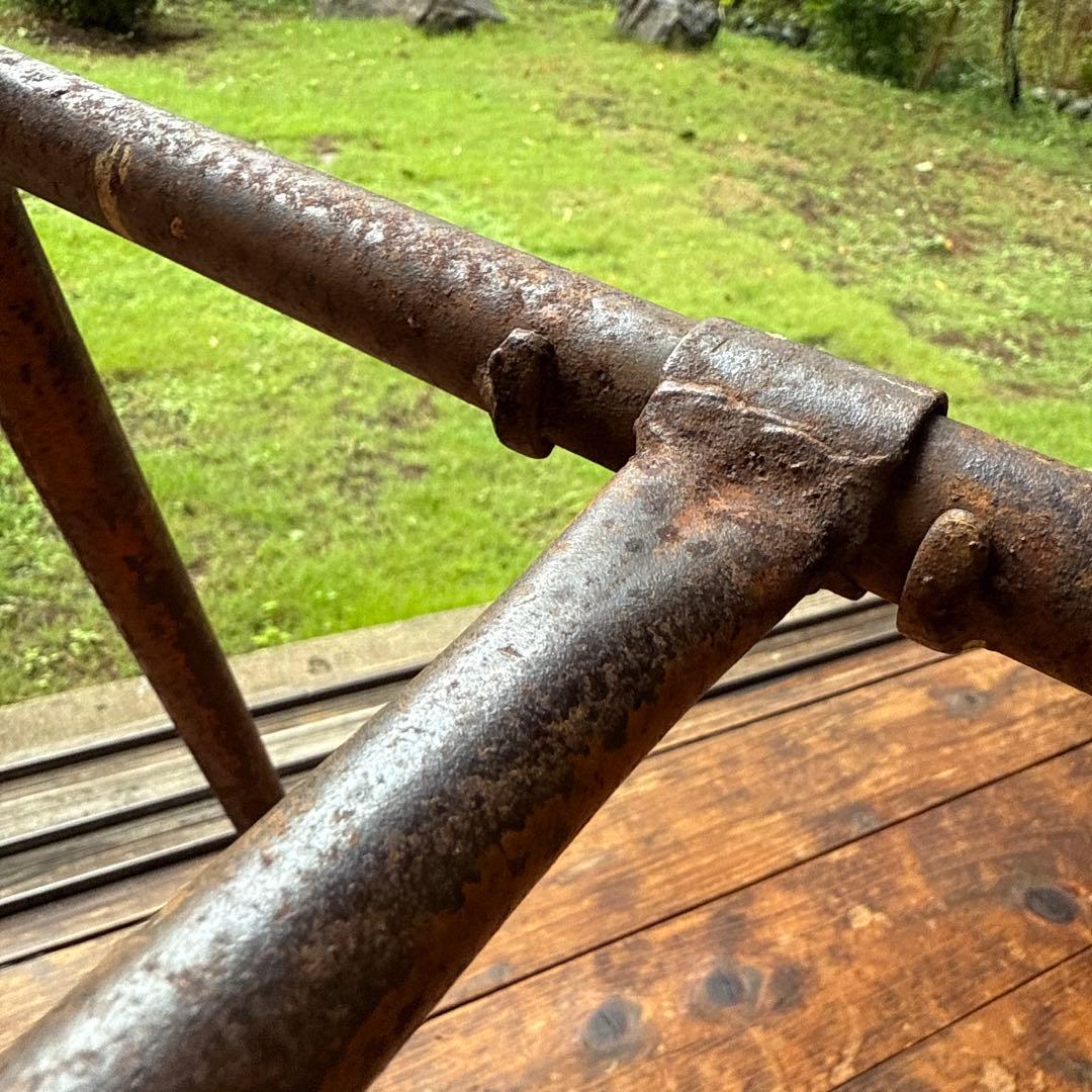 古道具　錆た古い脚立　ビンテージ　古びた鉄製　作業足場　昭和レトロ　オブジェ