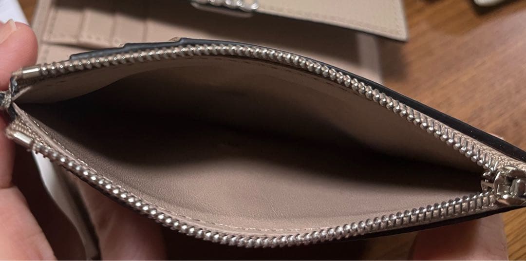 美品 ロエベLOEWEアナグラム バーティカルウォレット　サンド 三つ折り財布