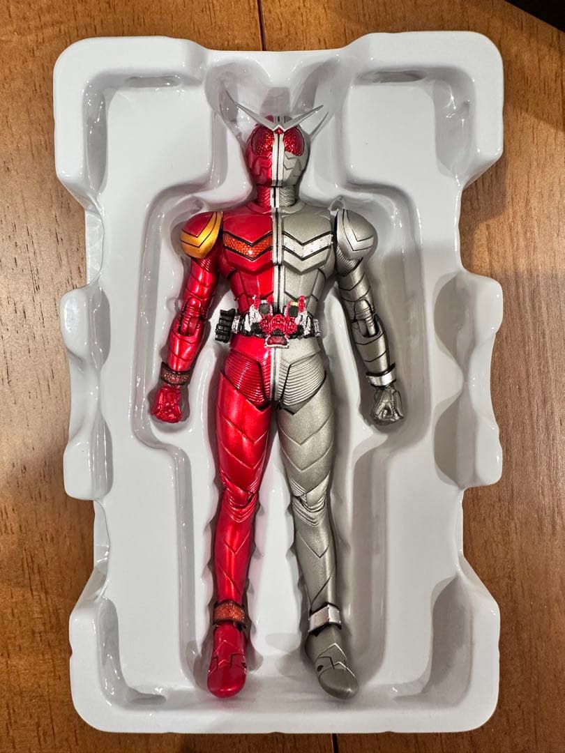 S.H.Figuarts真骨彫製法 仮面ライダーダブル ヒートメタル風都探偵版