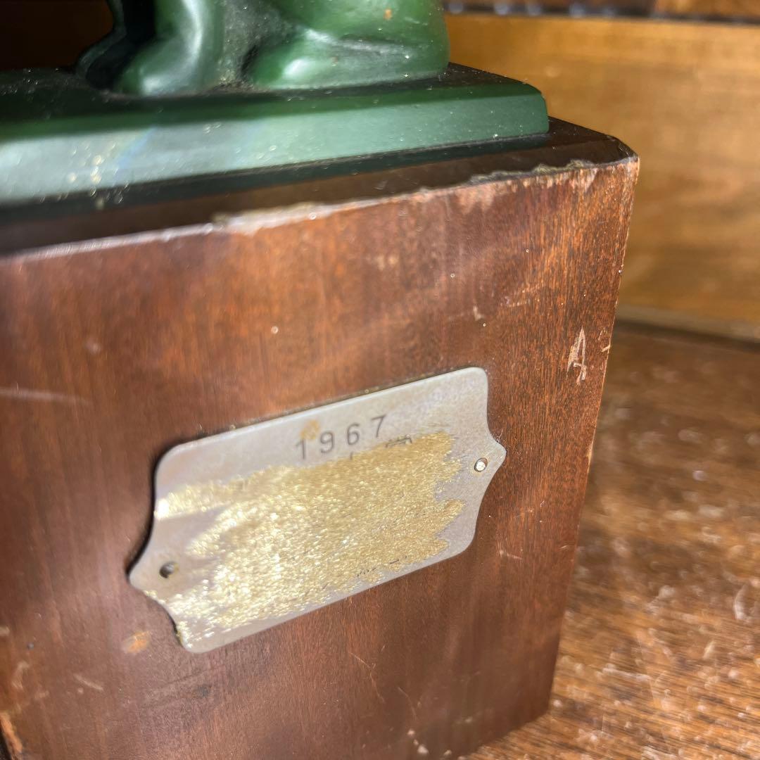 ヴィンテージブロンズ犬像 木製台座付き　Victor