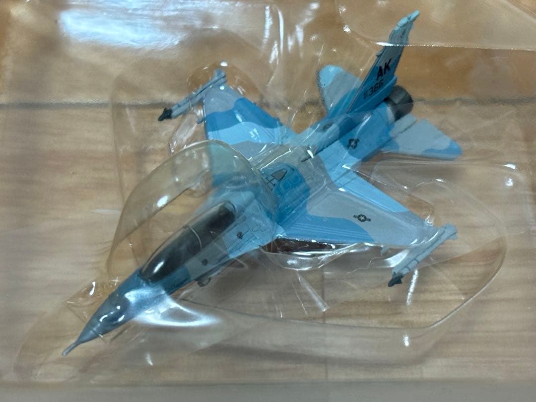 ホーガンウイング 1/200 F-16D 18th AGRS BlueFoxes