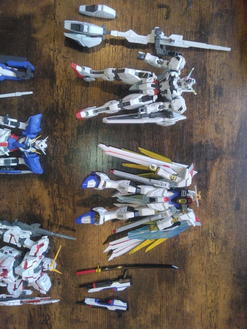 ゆき2256　ガンプラ3個とガンプラジャンク四点等