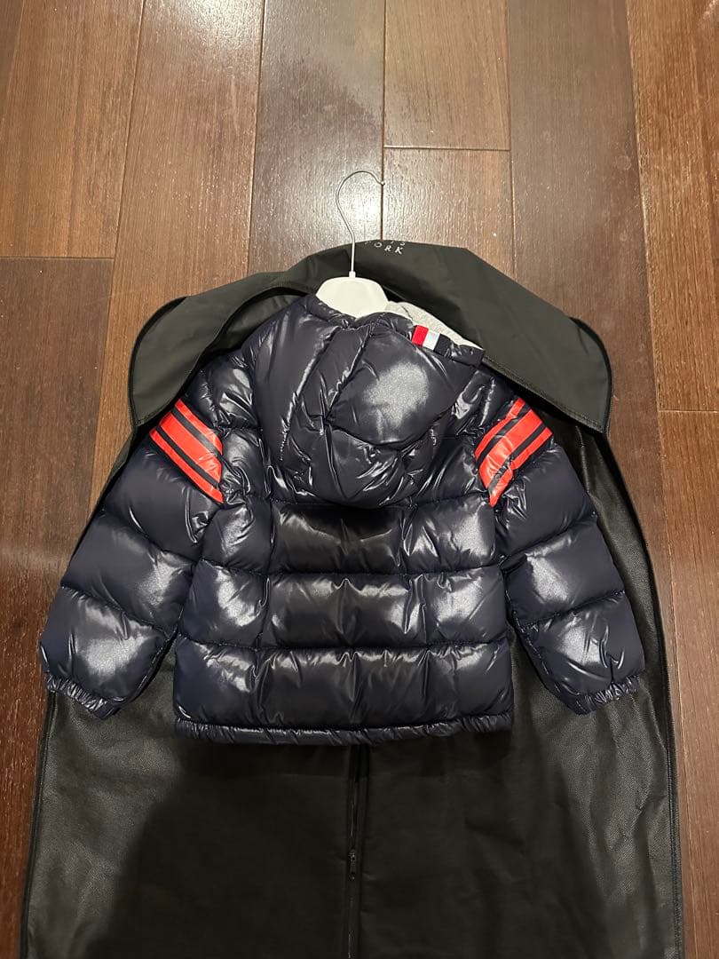 ほぼ未使用　MONCLER フード付きダウンジャケット ネイビー