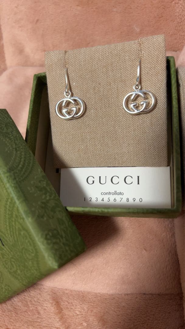 ＳＱ　　　GUCCI シルバー ダブルGロゴピアス