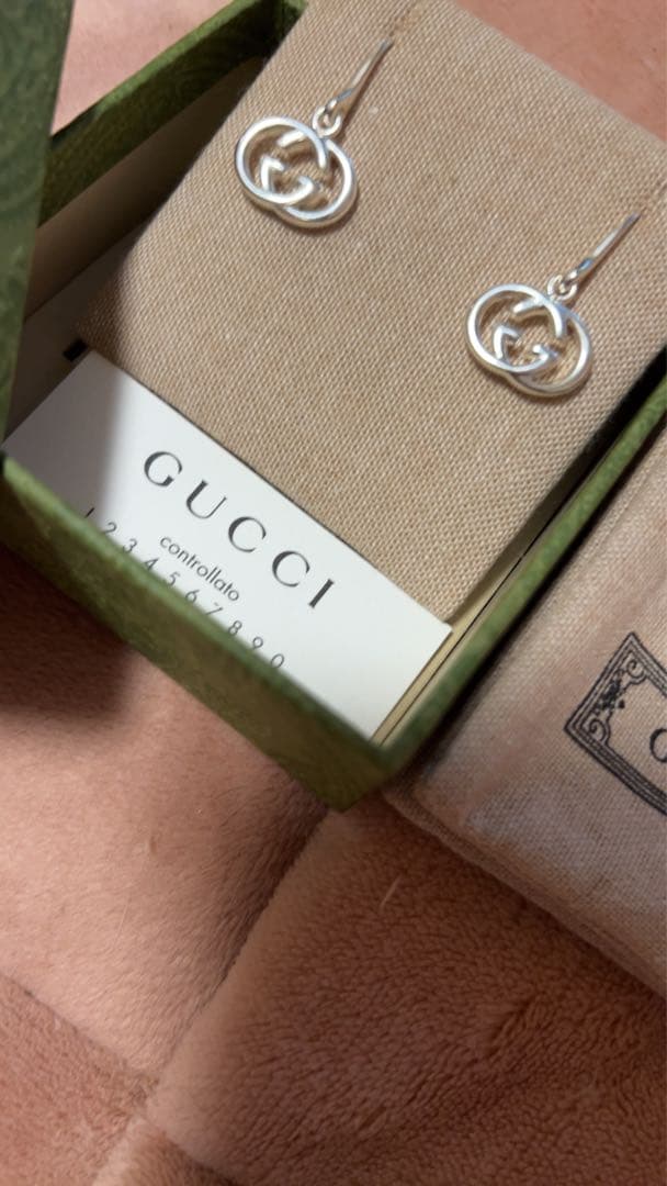 ＳＱ　　　GUCCI シルバー ダブルGロゴピアス