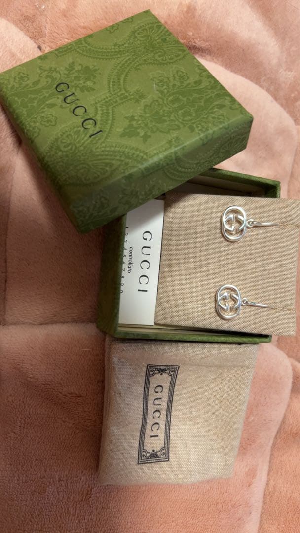 ＳＱ　　　GUCCI シルバー ダブルGロゴピアス