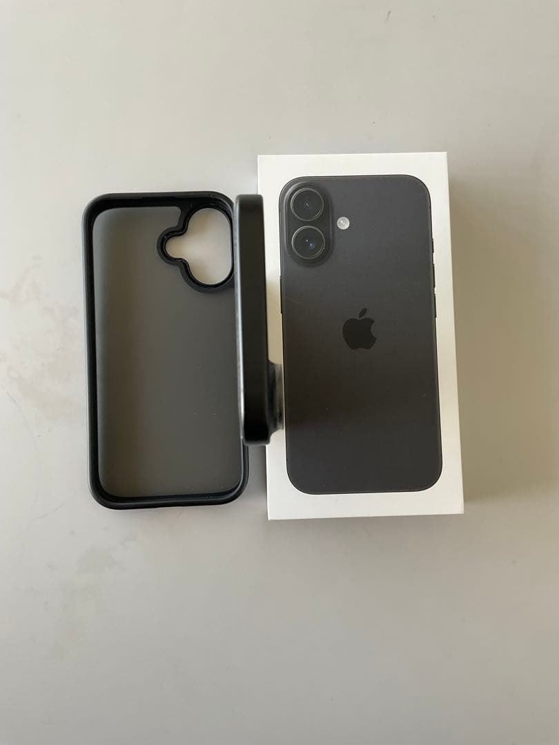 【中古美品】Apple iPhone 16 128Gブラック ケース、フィルム付