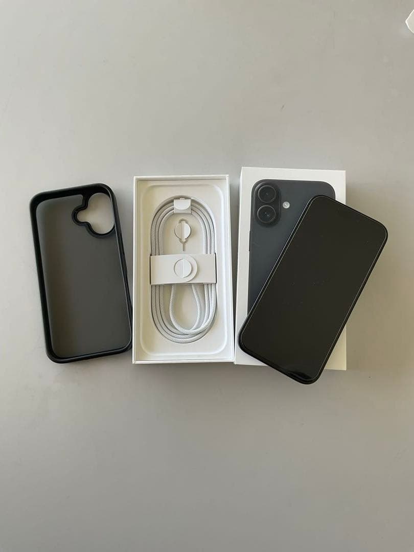 【中古美品】Apple iPhone 16 128Gブラック ケース、フィルム付