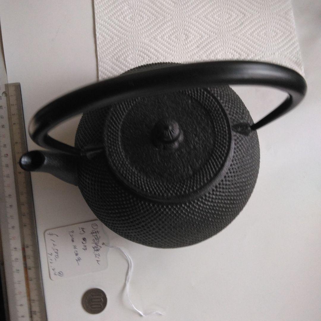 黒い鋳鉄製鉄瓶 凹凸デザイン