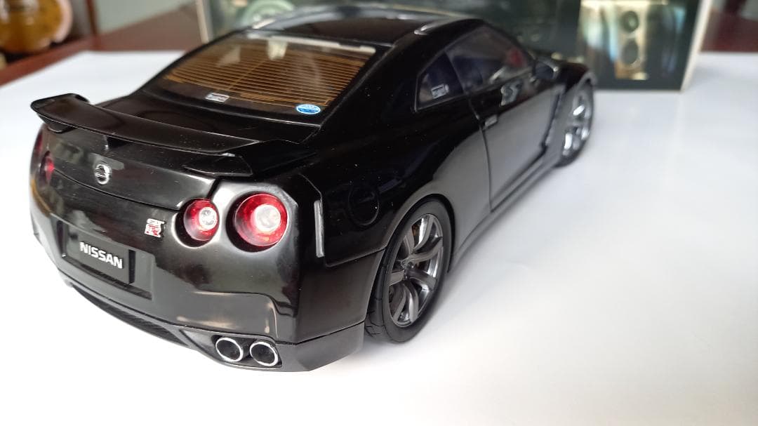Kyosho Nissan GT-R プレミアムエディション 1/18