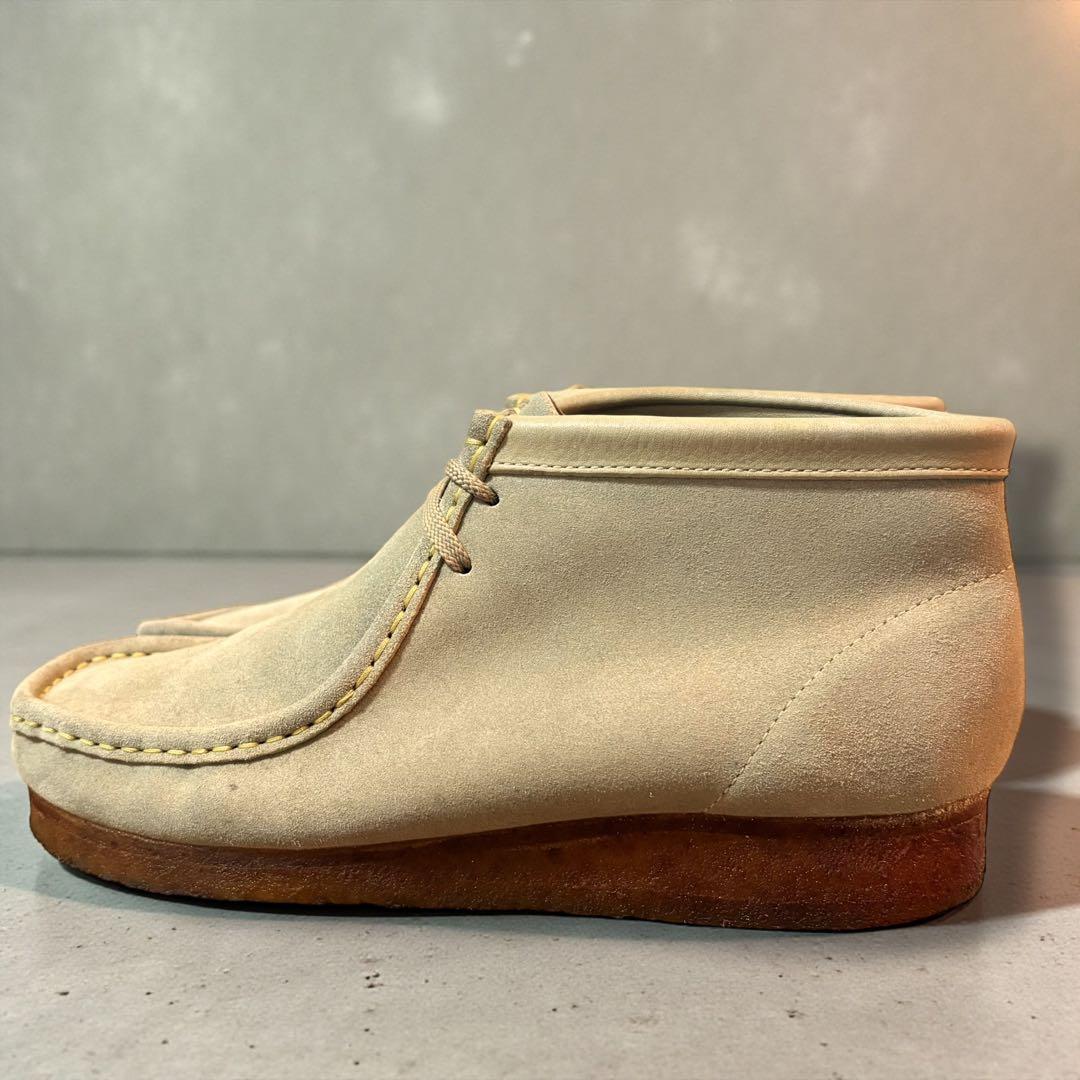 【定番カジュアル】クラークスオリジナルス　ワラビーブーツ　サンドスエード