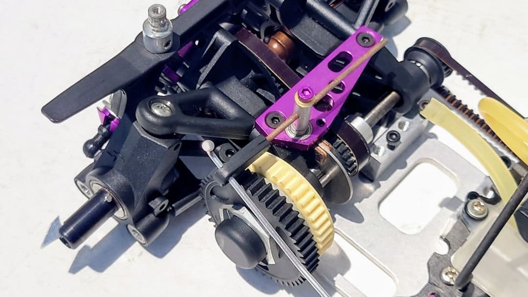 未使用シャーシ！サーパント 1/10GPレーシングカー ピニオン クラッチ付