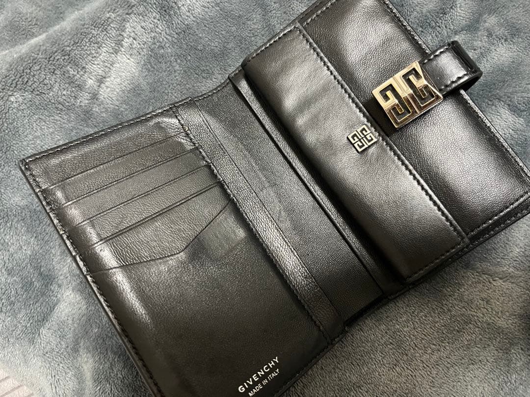 Givenchy ブラック 二つ折り財布