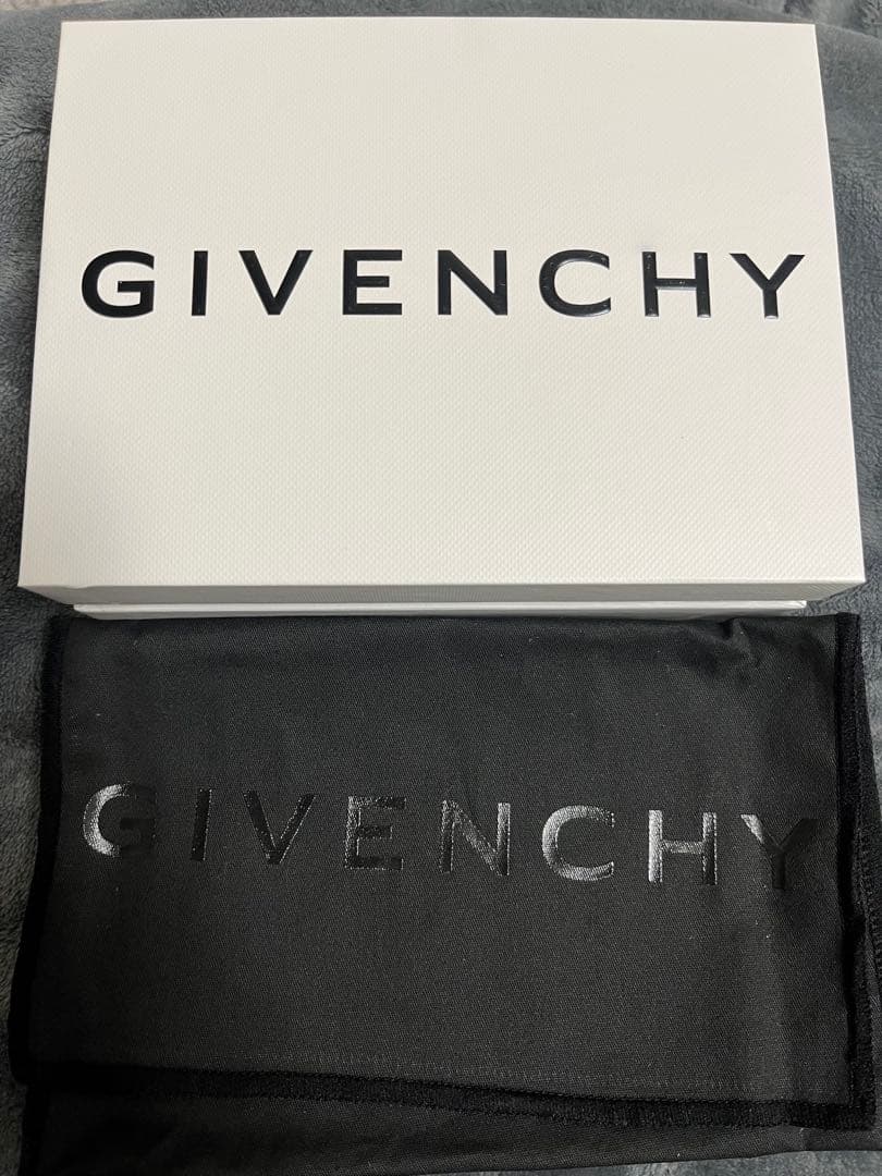 Givenchy ブラック 二つ折り財布