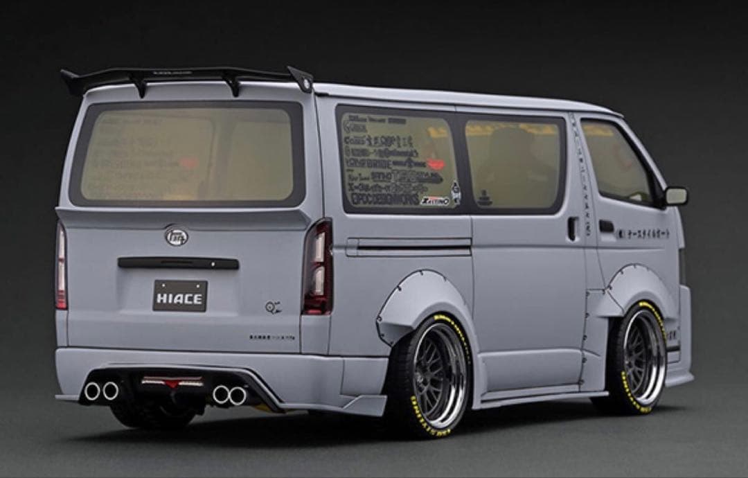 イグニッションモデル1/18ハイエース！カスタム！ルーフキャリア付き早いもの勝ち