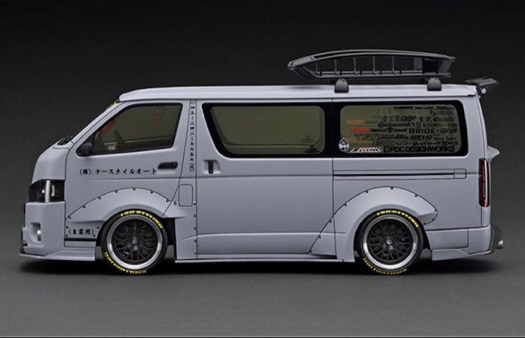 イグニッションモデル1/18ハイエース！カスタム！ルーフキャリア付き早いもの勝ち