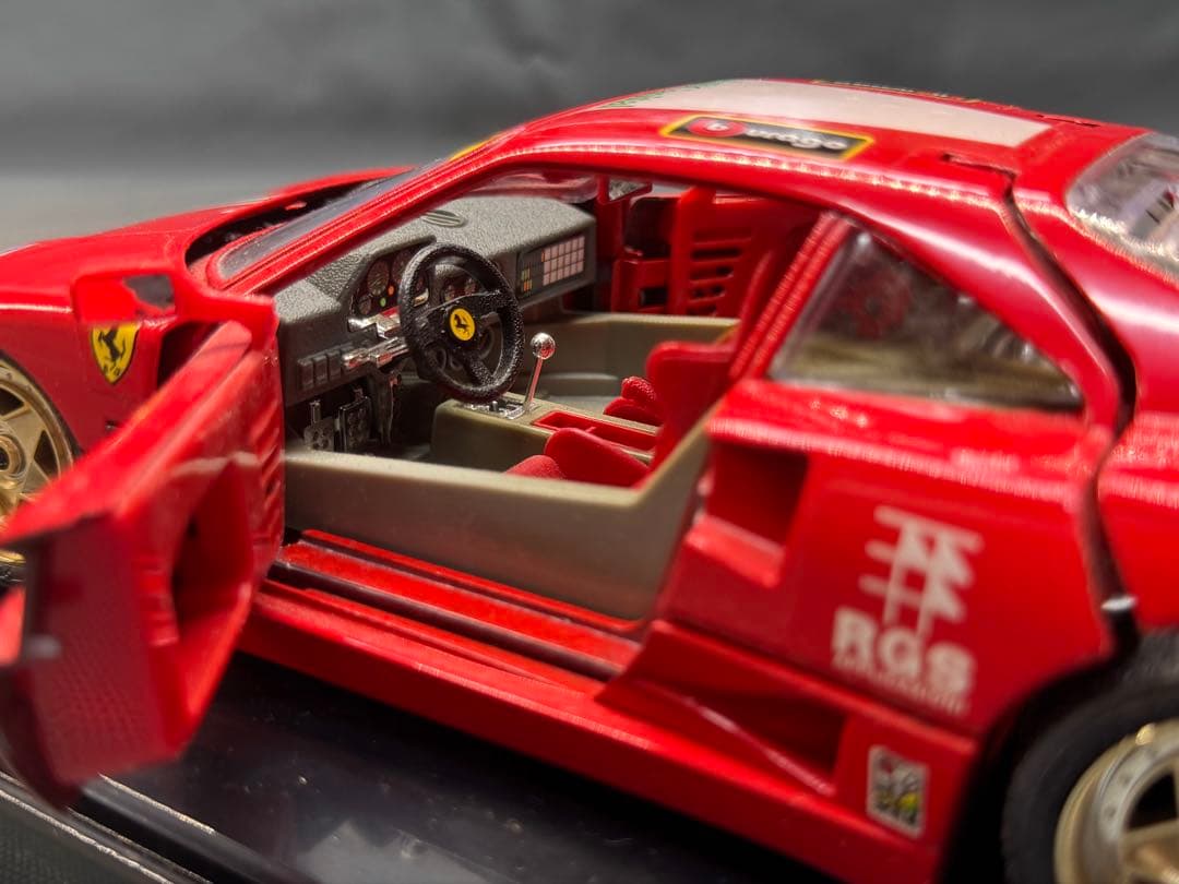 Ferrari F40 1/18スケール ミニカー