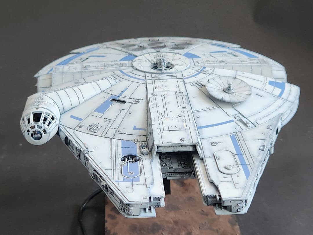 スター・ウォーズ ミレニアム・ファルコン(ランドVer.）塗装済み完成品