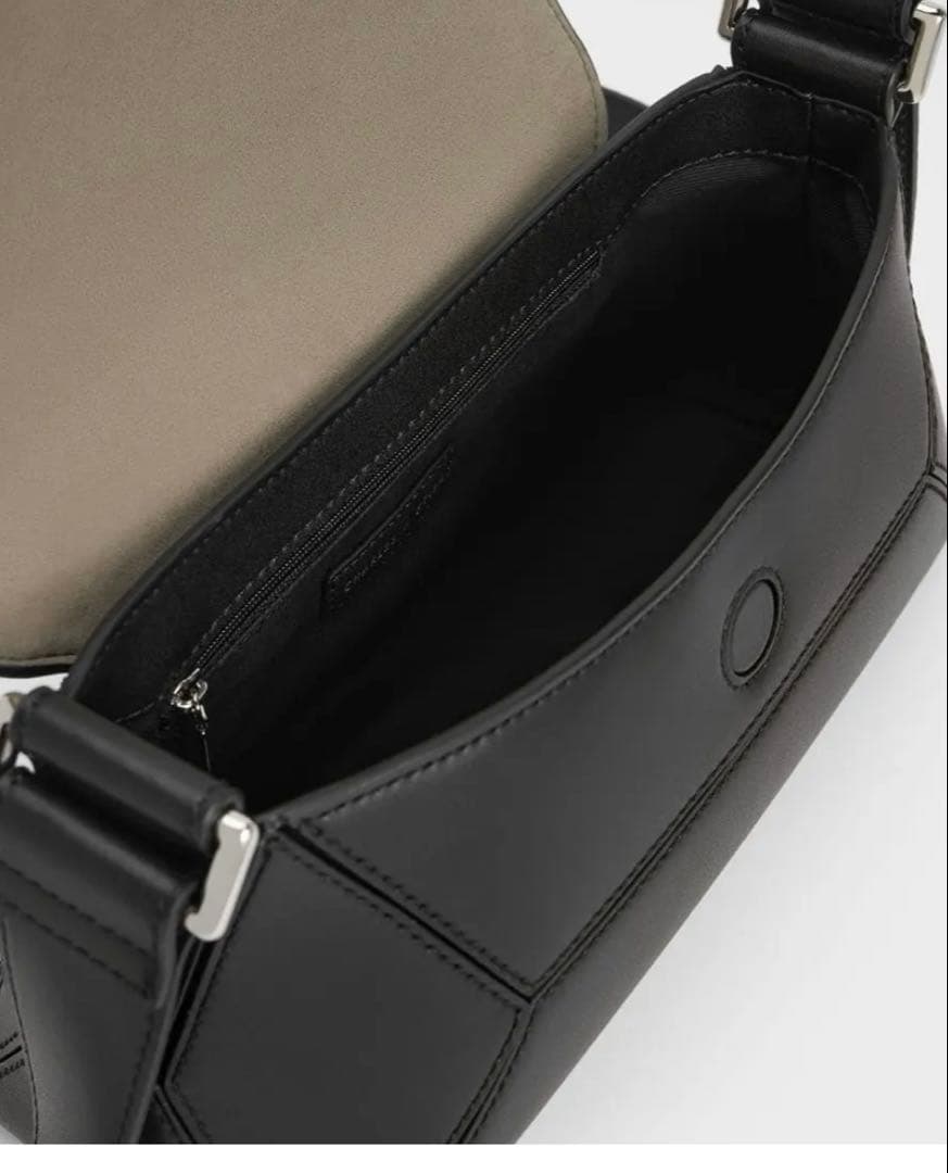 タグ付き　チャールズアンドキース　ショルダーバッグ