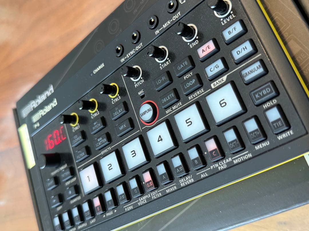 DJ機材 Roland AIRA Compact P-6 CREATIVE SAMPLER