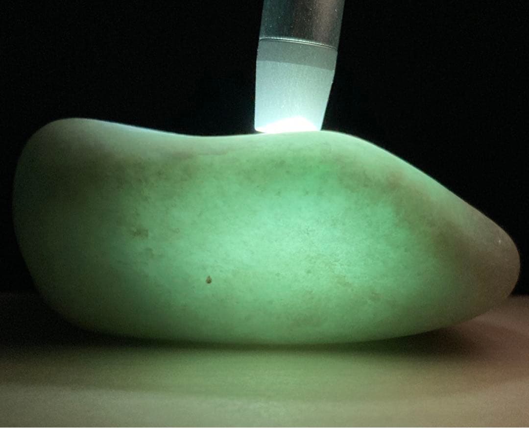 糸魚川翡翠　海中翡翠　海石　翡翠輝石　原石　261.8ｇ