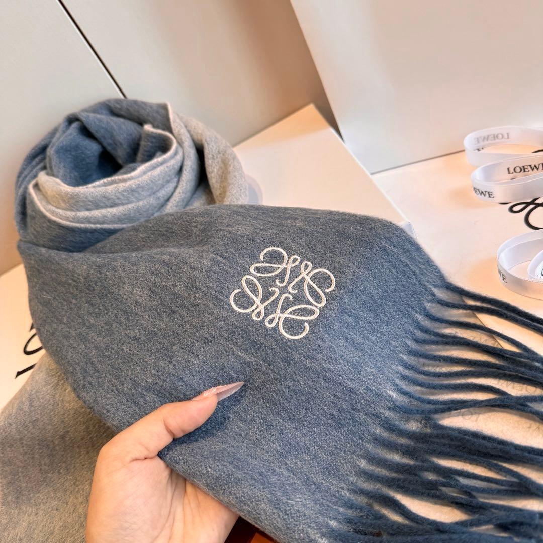 LOEWE グレー系 フリンジ付きマフラー