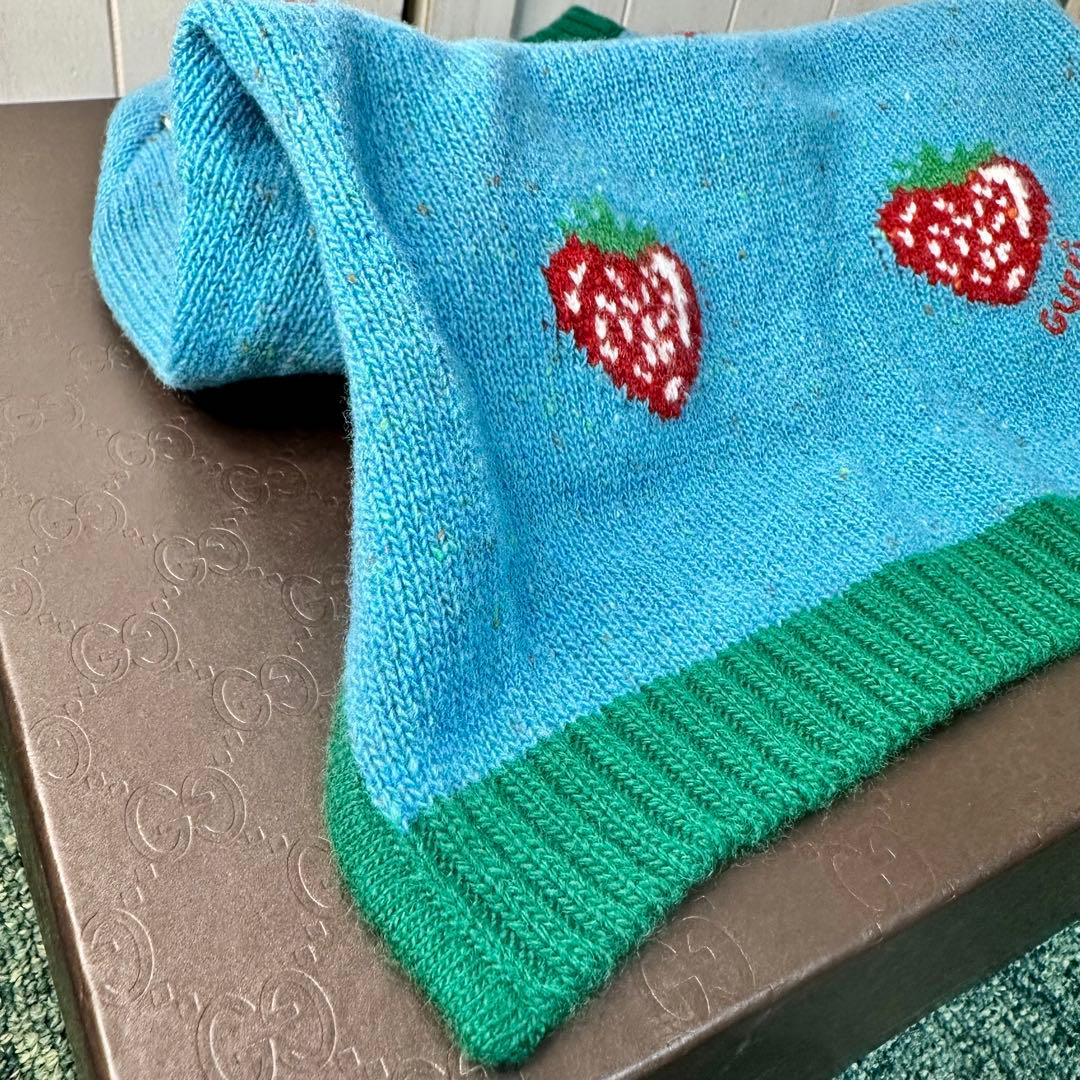 GUCCI グッチ 犬猫 ペット用服 ニット セーター イチゴ柄 Mサイズ