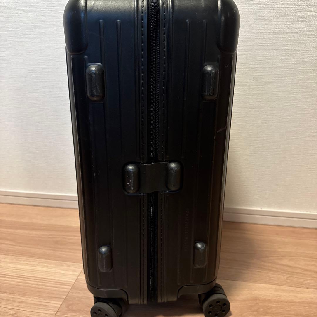 リモワ エッセンシャルキャビン マットブラック 36L