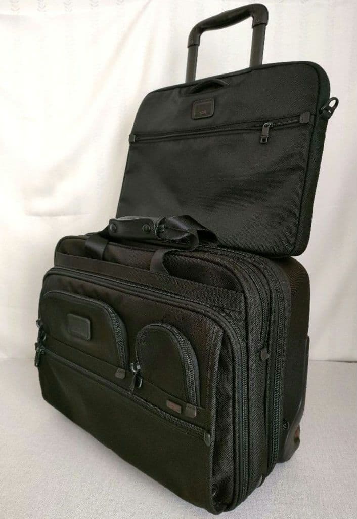 【極美品】TUMI 26127DH キャリーバッグ　機内OK　拡張可能　黒