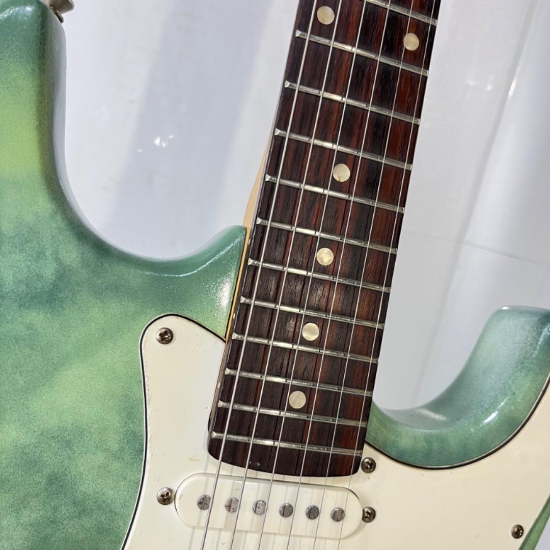 Vintage 　ストラトキャスタータイプ 　カモ感グリーン
