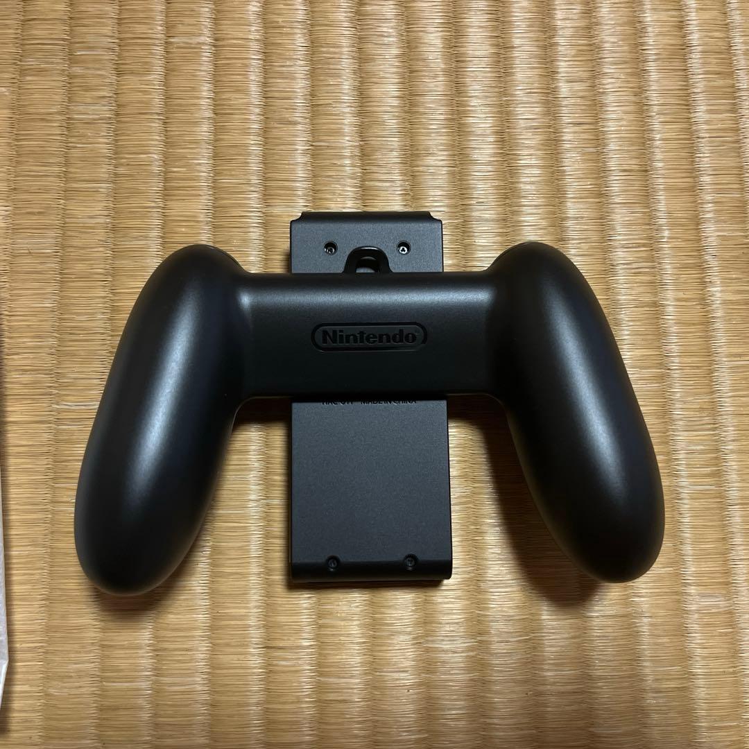 ニンテンドースイッチ(旧型)、ゲームソフト４種、コントローラー、ケースまとめ売り