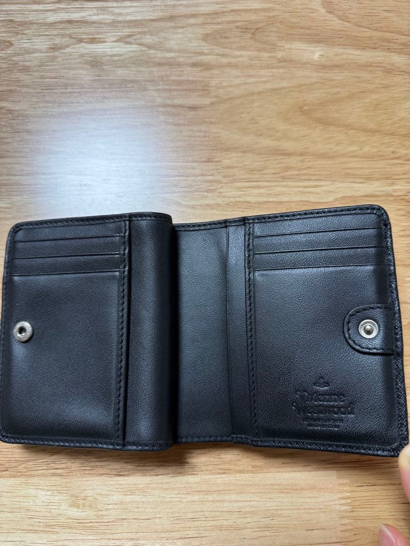 Vivienne Westwoodヴィヴィアンウエストウッド黒二つ折り財布 ロゴ