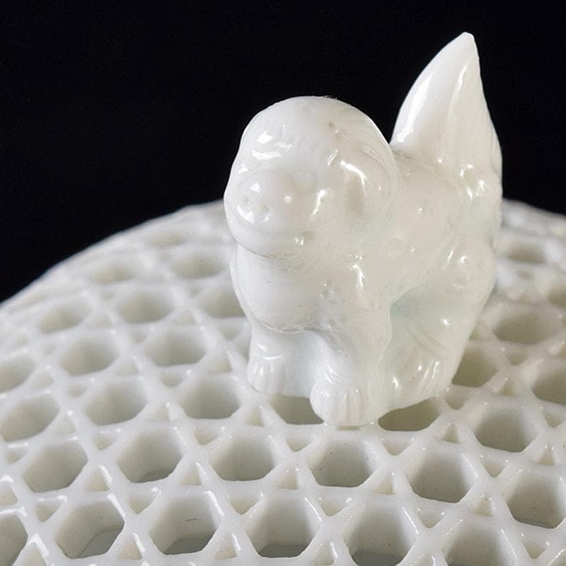 平戸焼　十五代中里茂右衛門造　白磁　菊花座篭目透彫香炉　共箱　V　R8449