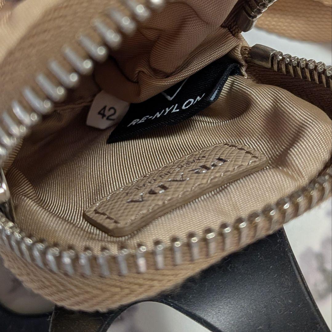 PRADA プラダ スマホショルダーストラップ 三角ロゴ ベージュ ポーチ付