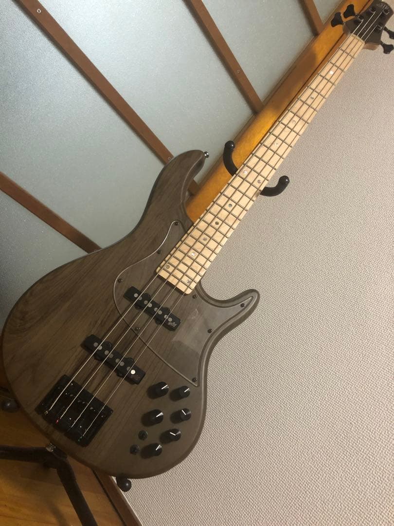 STR LS42 4弦ベース 24フレット　アクティブ