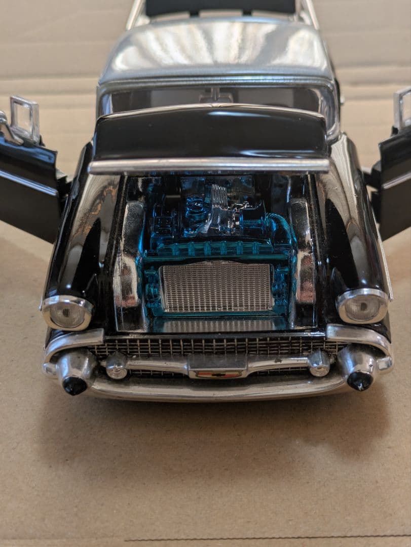 JADA 1957 シボレー ベルエア1/24スケール　ミニカー