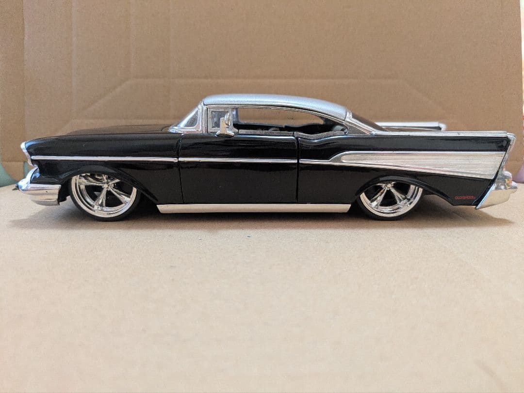 JADA 1957 シボレー ベルエア1/24スケール　ミニカー