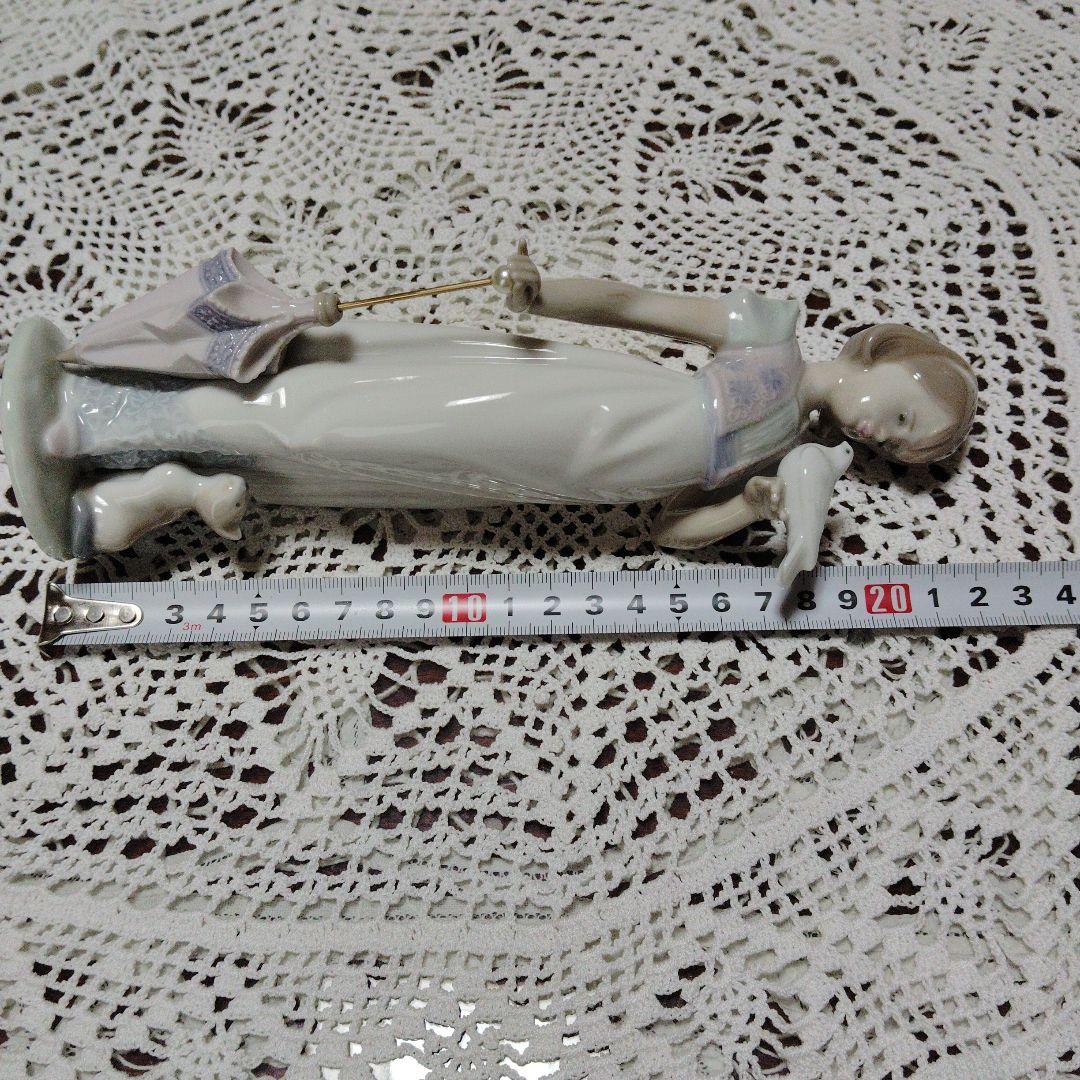 リヤドロ少女と白い鳩の陶器