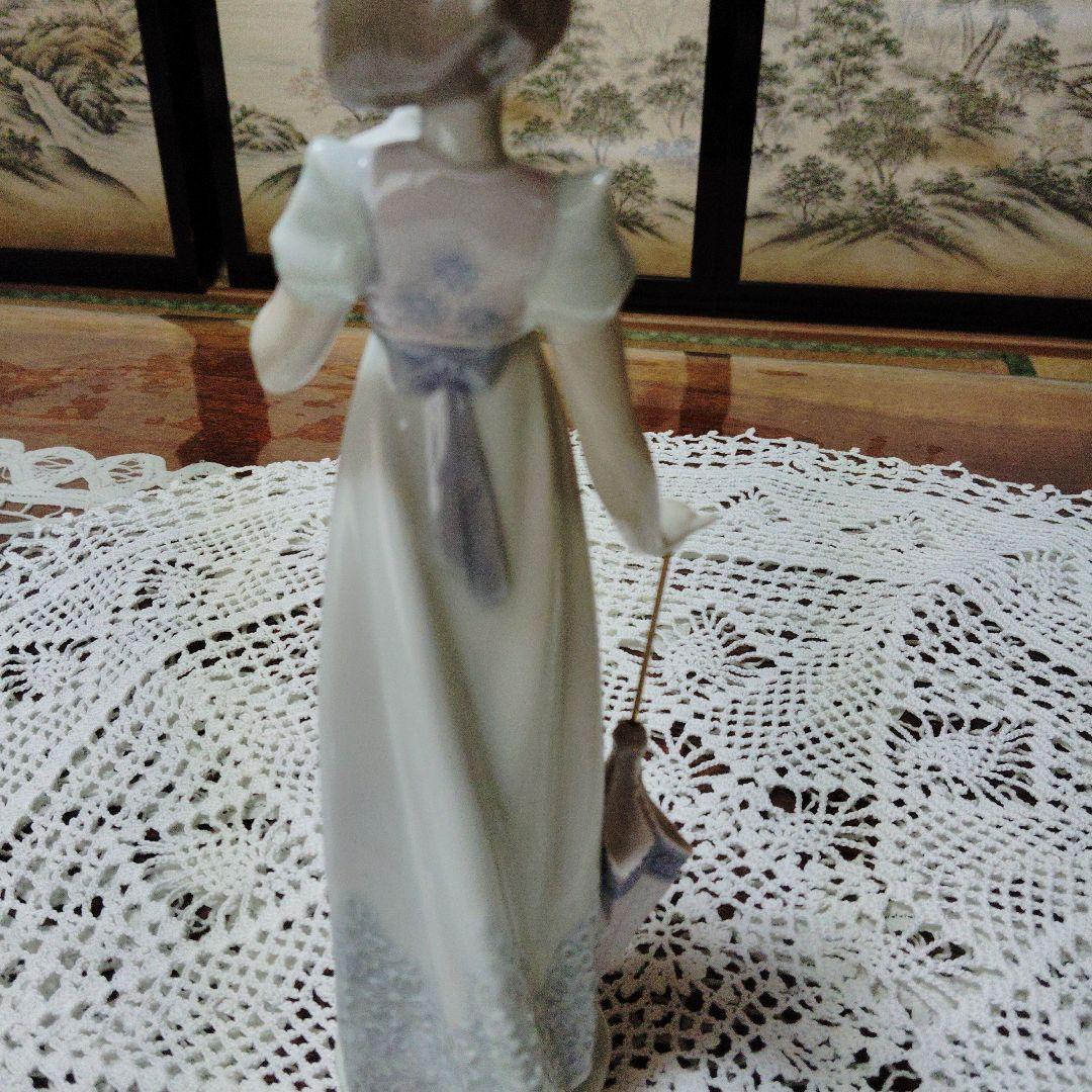 リヤドロ少女と白い鳩の陶器