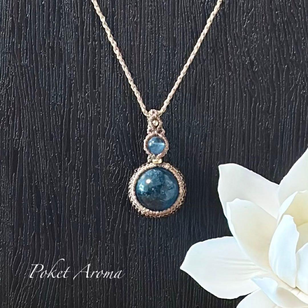 『惑星』濃厚ディープカラーアクアマリンとブラックアクアマリンのマクラメネックレス