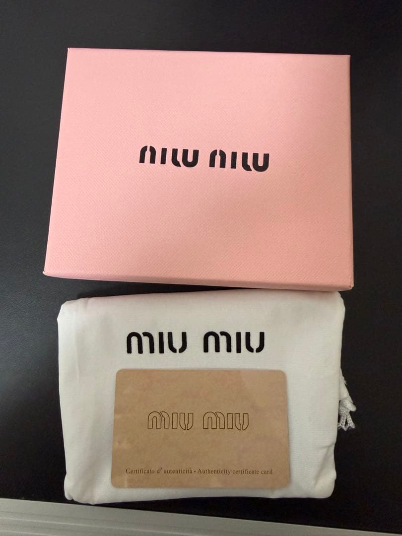 「美品」MIUMIU マテラッセ 二つ折り 財布 ピンク レザー