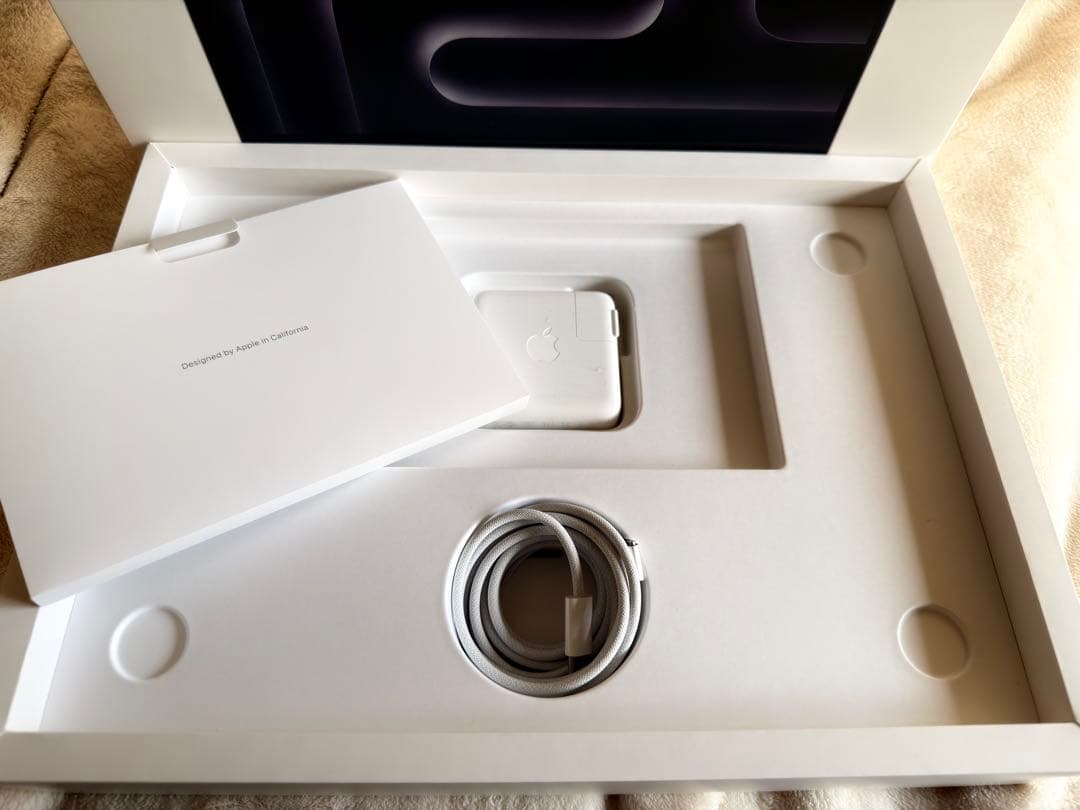 M4 MacBook Pro SSD512GB/メモリ16GB シルバー