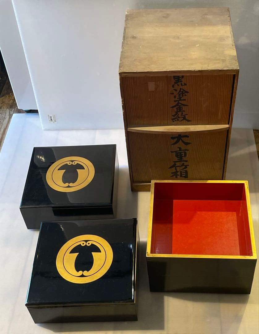 え*こ様 黒塗金紋　大重箱　重箱　年代物　骨董品　工芸品　漆塗り　インテリア　希