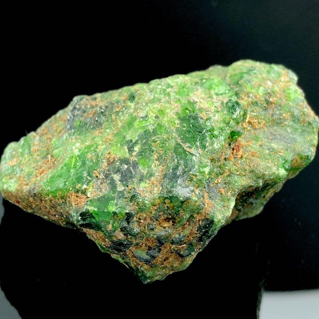 ロシア産クロムダイオプサイト原石y2136/1565