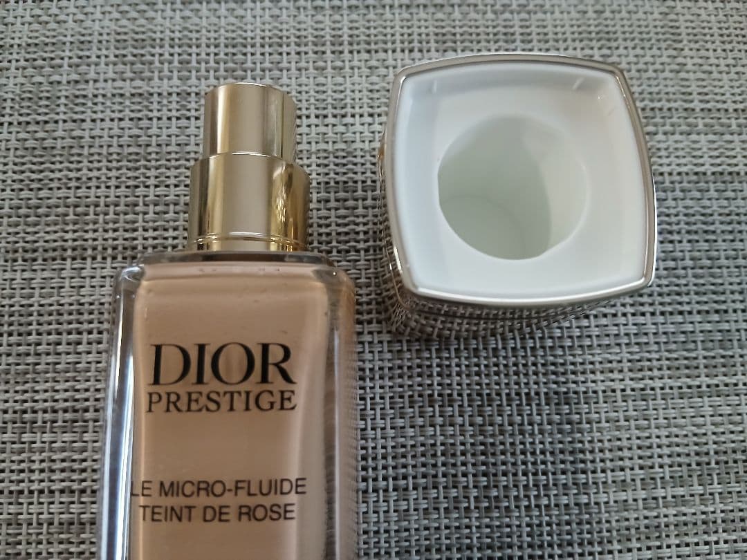Dior マイクロフルイドタン　プレステージリキッドファンデーション　30mL