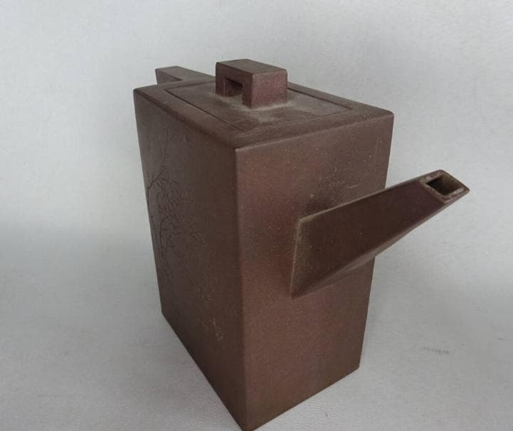 鉄画軒刻 胡耀庭製 紫砂 朱泥 急須　蓋裏に大きい欠けあり！