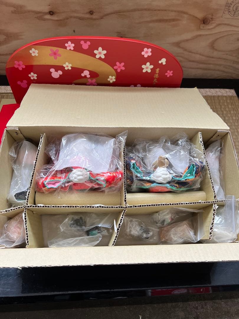 ミッキーミニー雛人形　吉徳大光　陶器製　ガラスケース付き